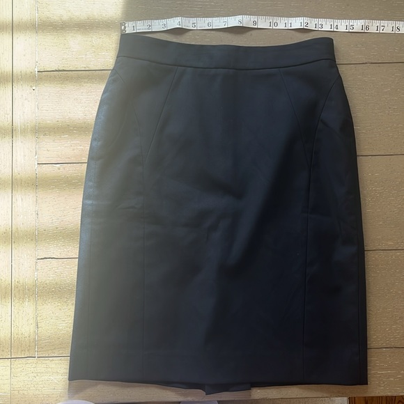 Ann Taylor Pencil Skirt 4P - Picture 6 of 6